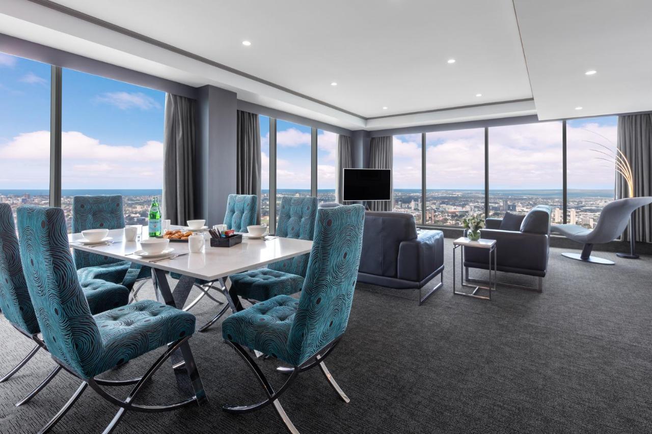 Meriton Suites World Tower, Sydney Exterior photo The Boardroom at the 360° Sky Lounge