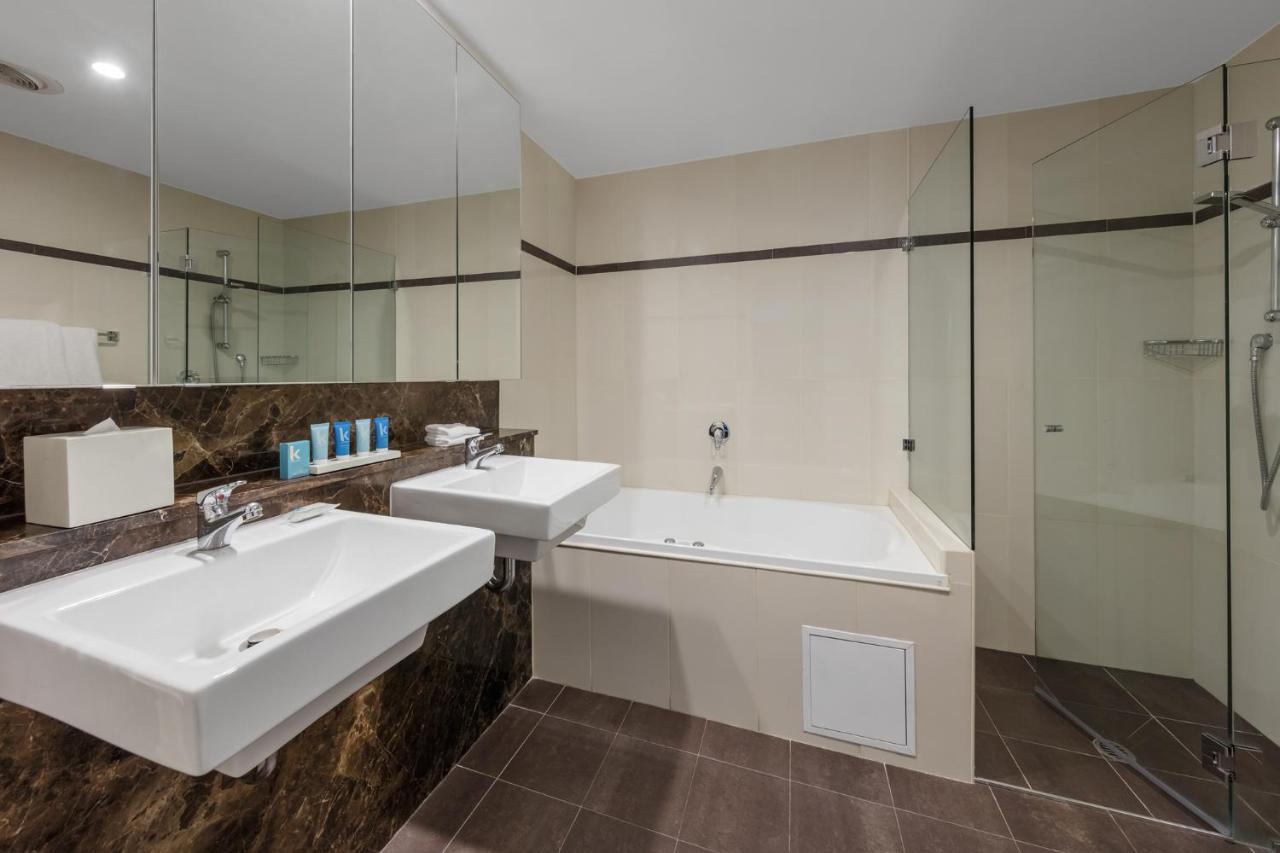 Meriton Suites World Tower, Sydney Exterior photo Bathroom