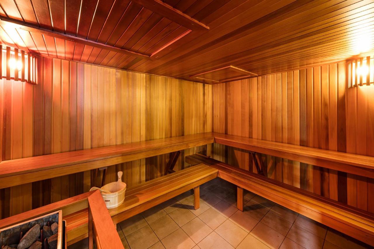 Meriton Suites World Tower, Sydney Exterior photo A Finnish sauna