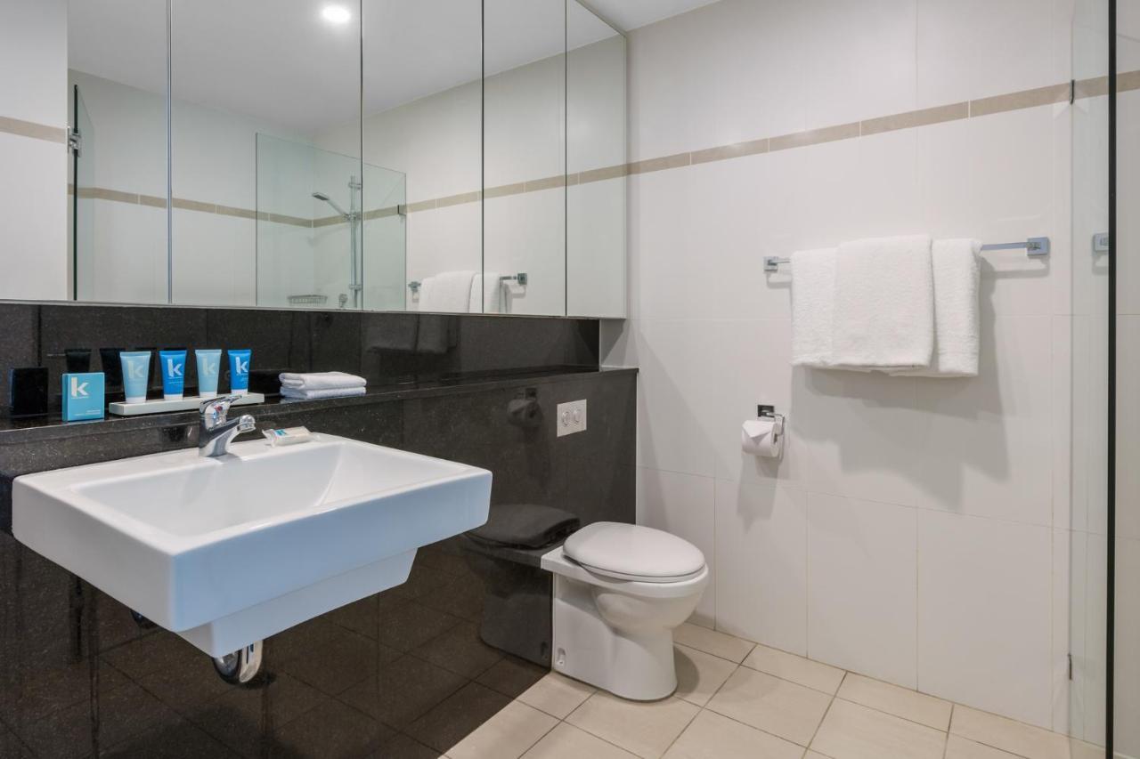 Meriton Suites World Tower, Sydney Exterior photo Bathroom