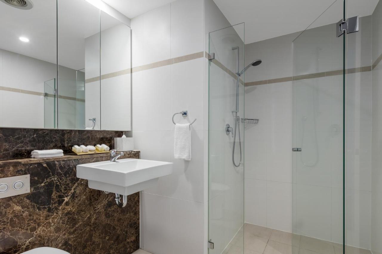 Meriton Suites World Tower, Sydney Exterior photo A shower enclosure