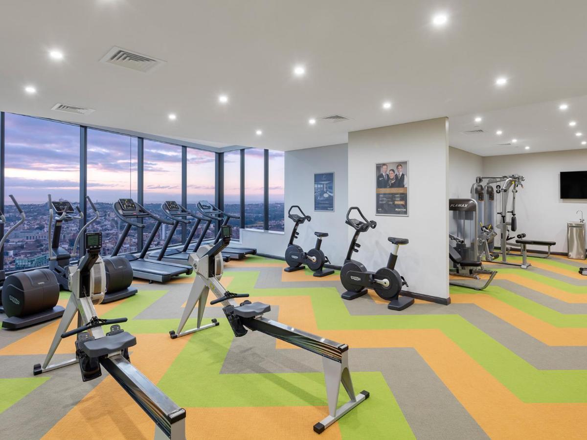 Meriton Suites World Tower, Sydney Exterior photo The gym at the hotel