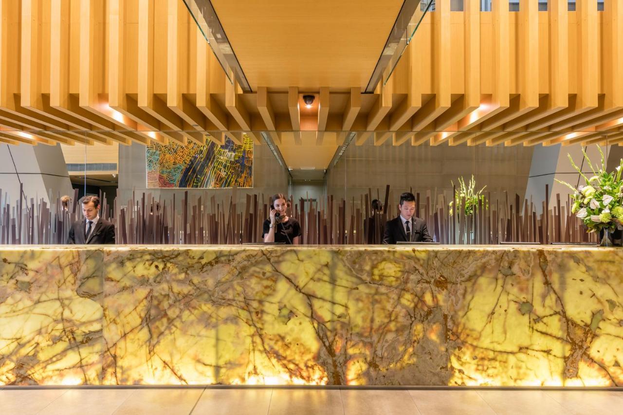 Meriton Suites World Tower, Sydney Exterior photo The lobby of the hotel