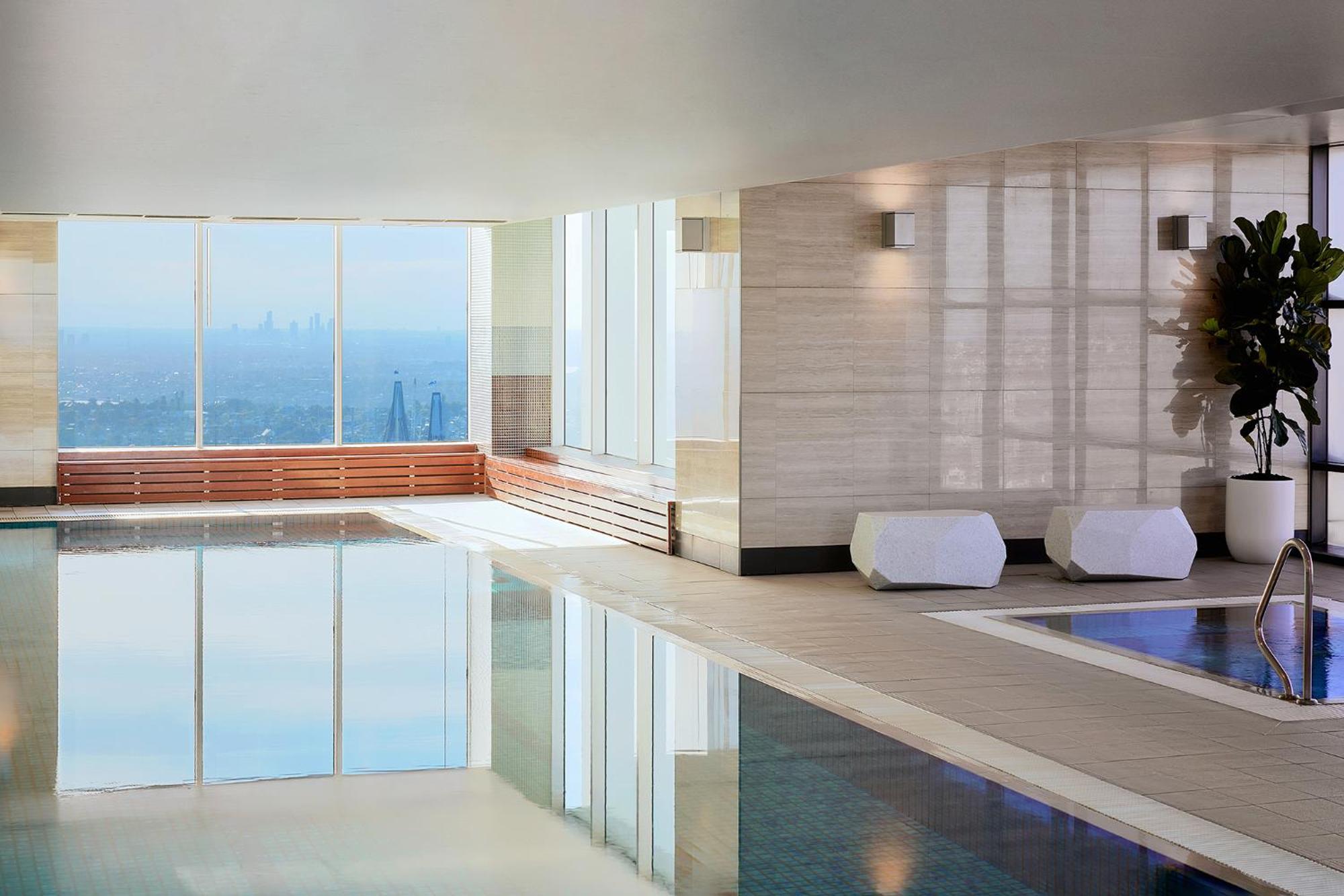 Meriton Suites World Tower, Sydney Exterior photo The pool at the 57th floor